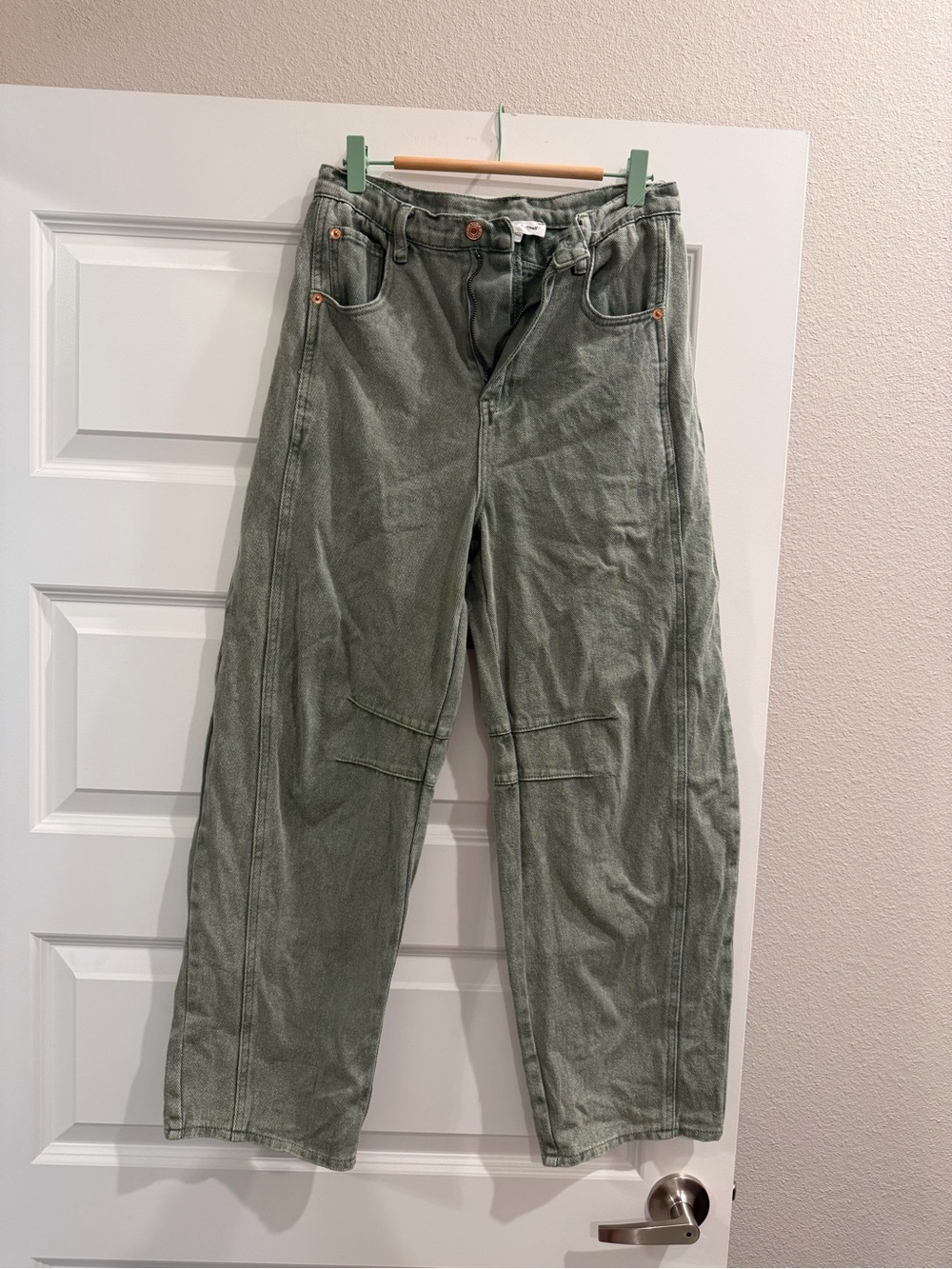 Entro Barrel leg jeans in Sage Green